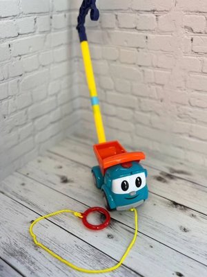 Развивающая игрушка-каталка с палкой и веревочкой «Грузовичок Лёва»